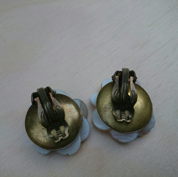 Flower Seashell Earrings🔱 - Picture 2 of 5